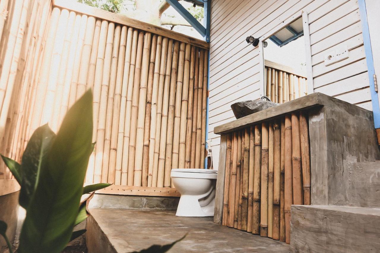 길리트라왕안 Casa Kapuas B&B 외부 사진