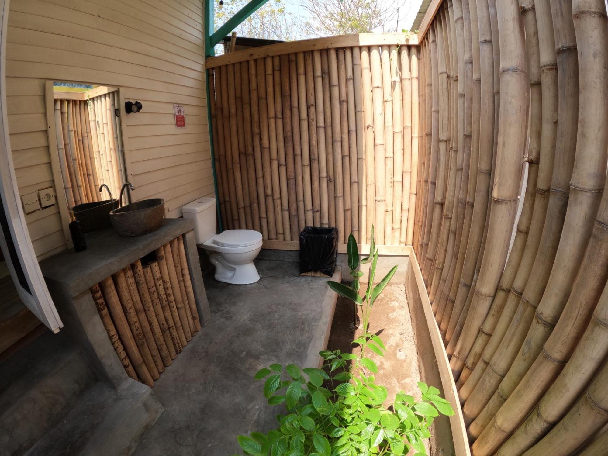 길리트라왕안 Casa Kapuas B&B 외부 사진